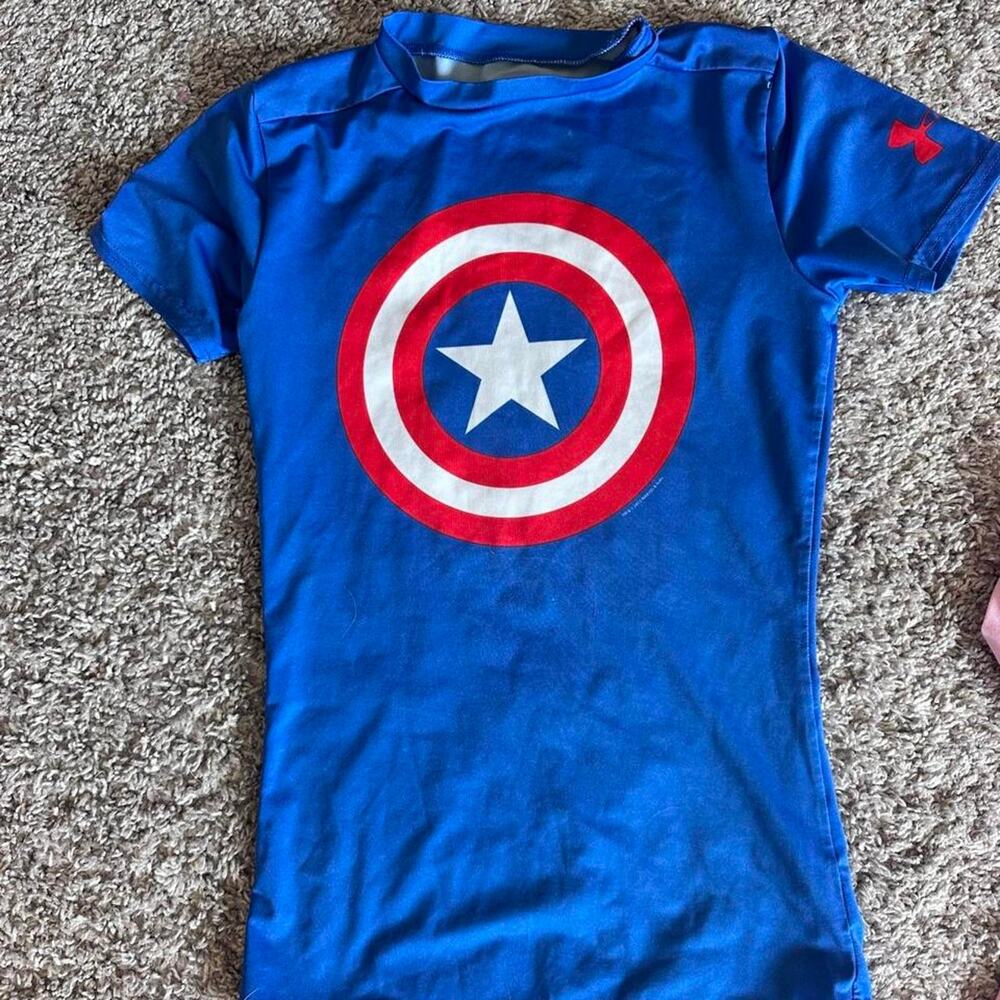 Under Armour Boys Size Small Marvel Shirt
